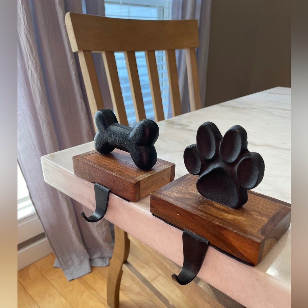 🎄 Paw Print & Bone Stocking Holder